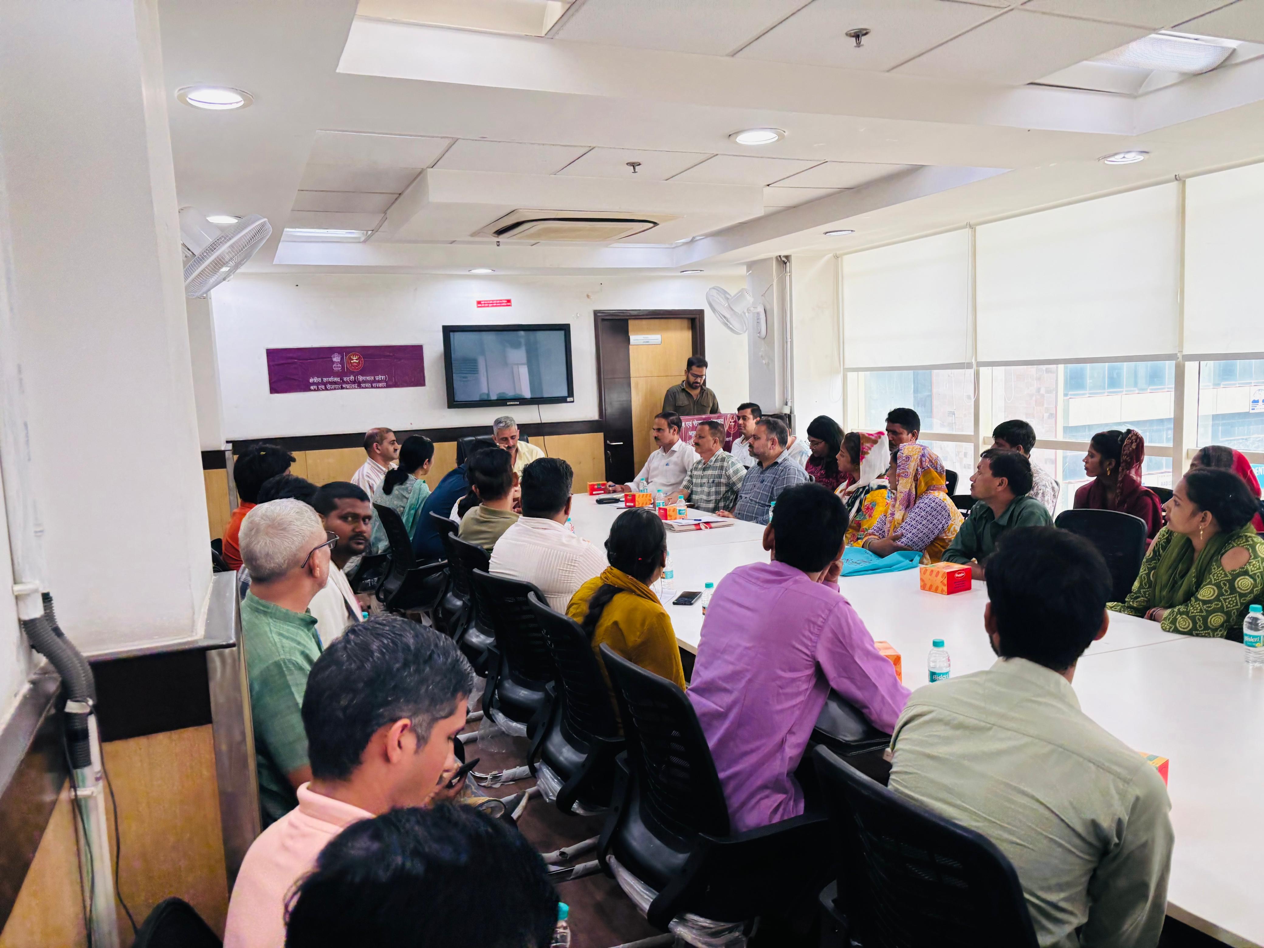 दिनांक 10.09.25 को क्षेत्रीय कार्यालय बद्दी में आयोजित सुविधा समागम में क्षेत्रीय निदेशक महोदय द्वारा अस्थाई अपंगता हितलाभ के कुल 25 मामलों में बीमितों को एसिक 154 का वितरण किया गया।